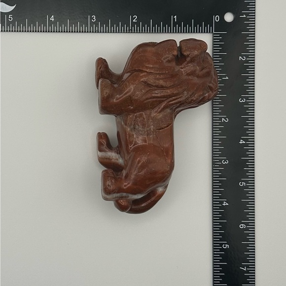 Red Jasper and Quartz Lion Crystal Carving - Picture 3 of 7